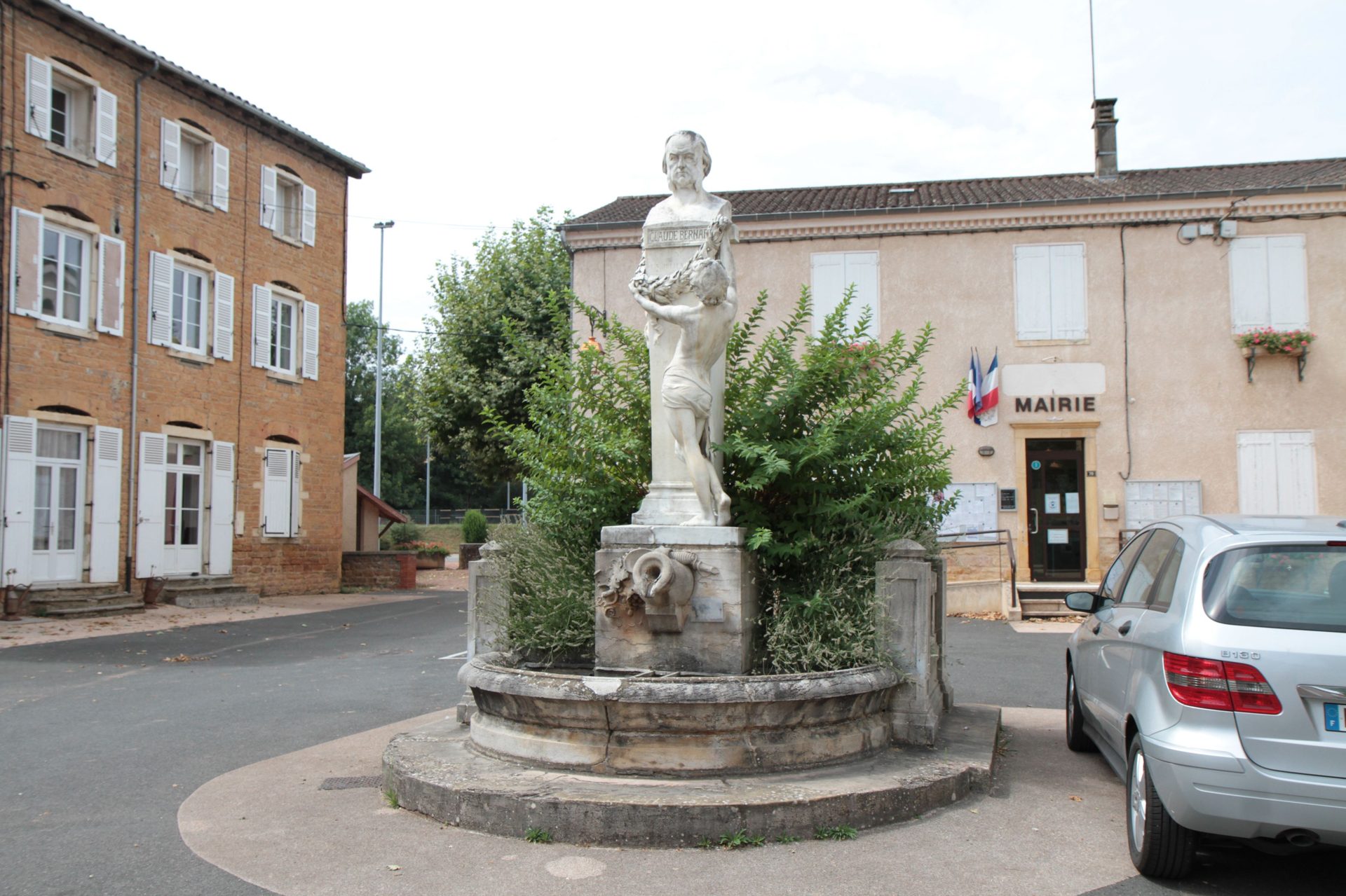 Claude Bernard's monument, Saint-Julien - 02.JPG